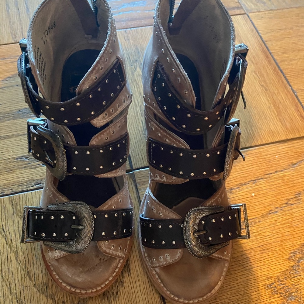 Free bird sandals